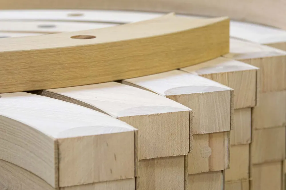 Bois massif débité à l'atelier. Bois massif débité à l'atelier