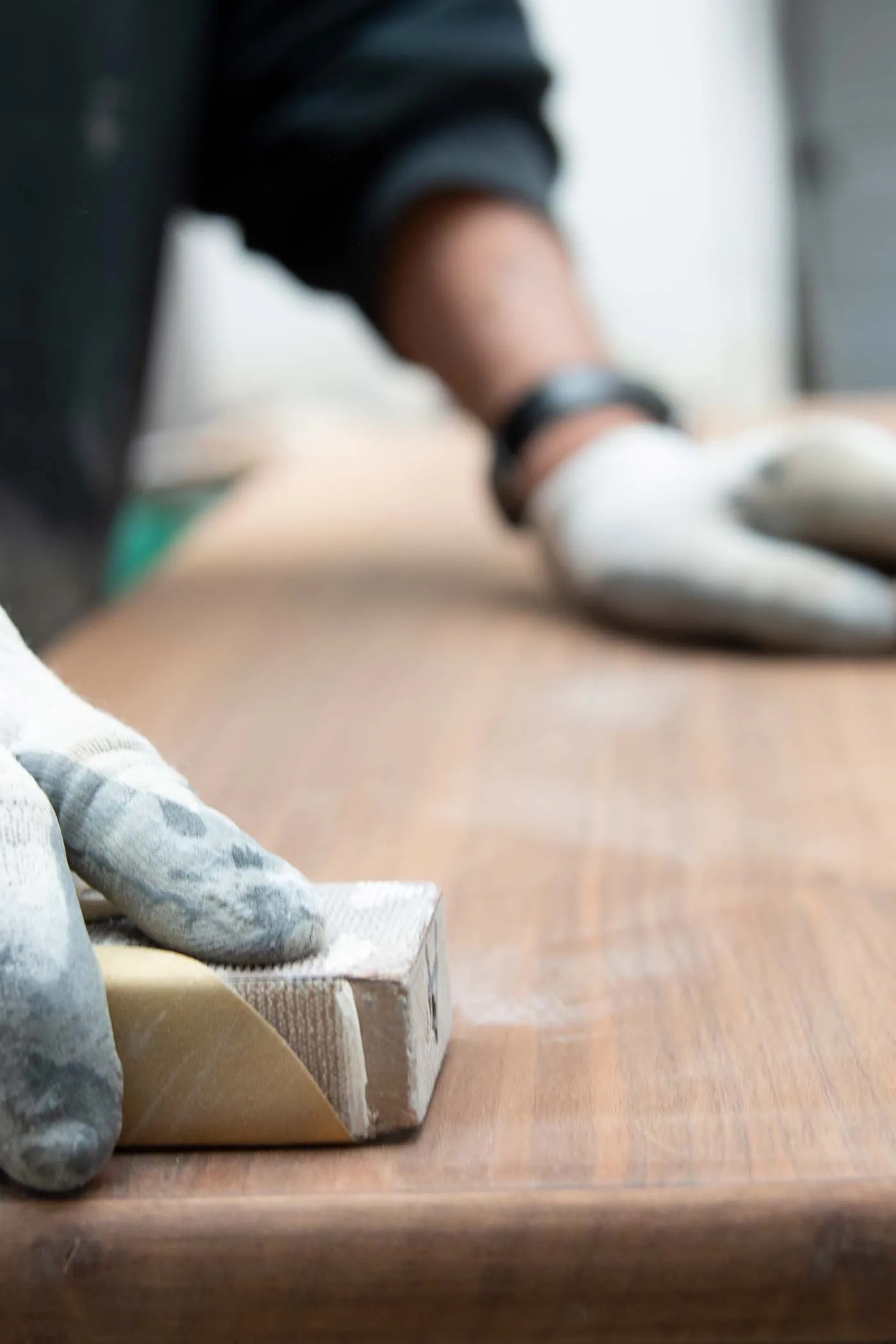 Le travail du bois à l'atelier Rebert Mobilier