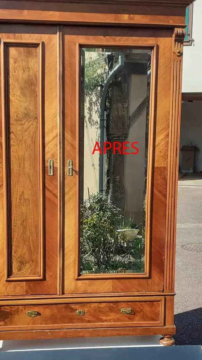 Armoire à glace, après. Décapée, remise en teinte, vernie, et surtout remise en fonctionnement.